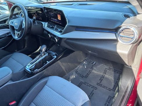 Used 2025 Chevrolet Trax LT w/ Driver Confidence Package FWD image 13