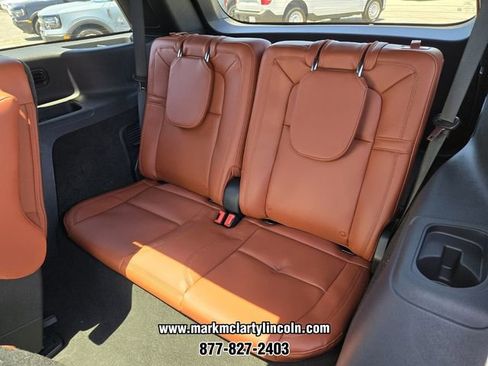 New 2026 Lincoln Aviator Reserve w/ Luxury Package RWD image 8