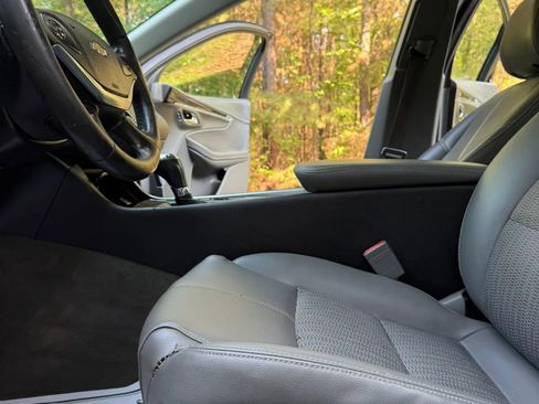 Used 2016 Chevrolet Impala LT FWD image 10