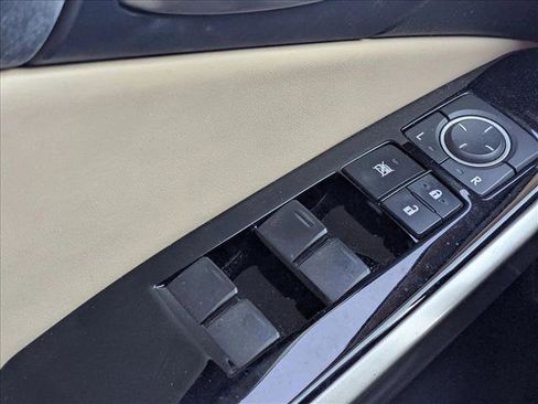 Used 2017 Lexus IS 200t image 17
