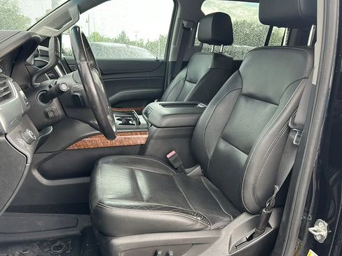 Used 2018 Chevrolet Suburban Premier image 10