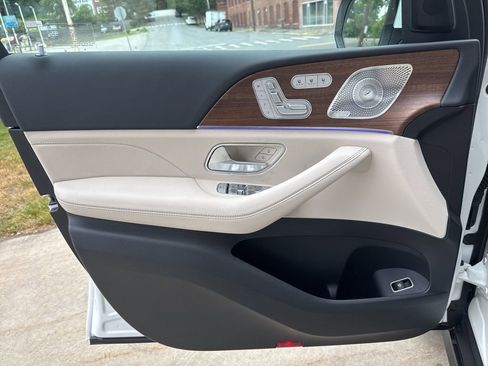 Certified 2025 Mercedes-Benz GLS 450 4MATIC image 15