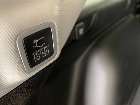 Used 2023 Jeep Grand Cherokee Laredo w/ Luxury Tech Group I image 18