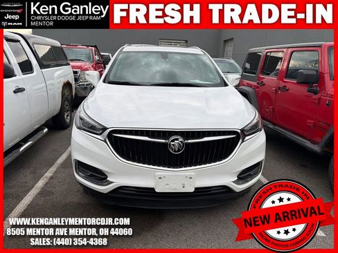 Used 2018 Buick Enclave Essence image 2