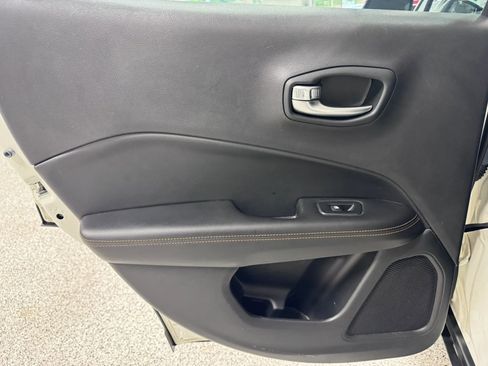 Used 2019 Jeep Compass Limited AWD/4WD image 32