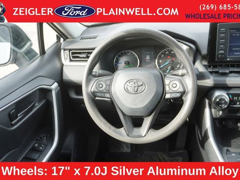 Used 2022 Toyota RAV4 LE image 13