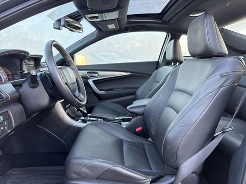 Used 2017 Honda Accord Touring image 11