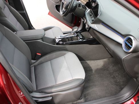 Used 2025 Chevrolet Trax LT w/ LT Convenience Package image 14