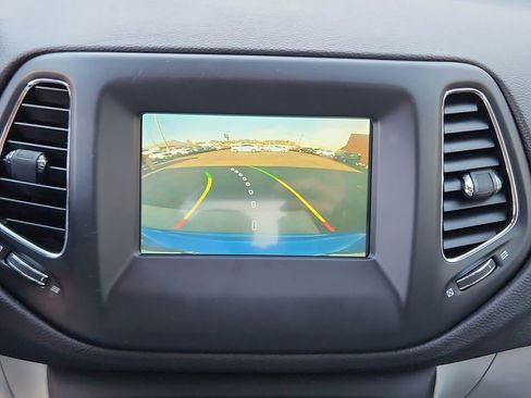 Used 2020 Jeep Compass Latitude image 17