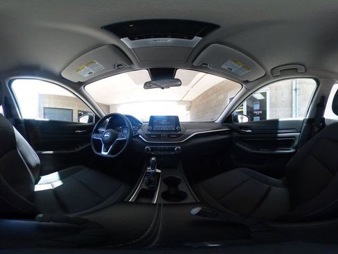 Used 2025 Nissan Altima 2.5 SV FWD image 43