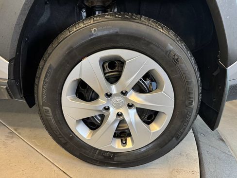 Used 2022 Toyota RAV4 LE AWD/4WD image 25