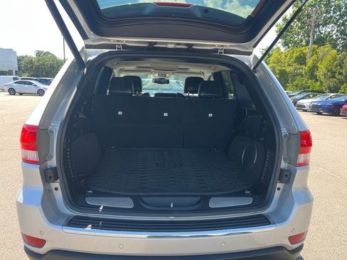 Used 2013 Jeep Grand Cherokee Overland w/ Advance Technology Group AWD/4WD image 17