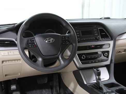 Used 2015 Hyundai Sonata SE image 6