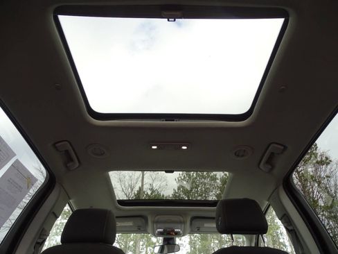 Used 2022 GMC Acadia Elevation image 3