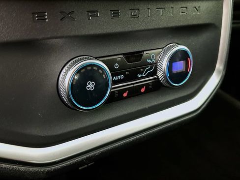 Used 2025 Ford Expedition Tremor AWD/4WD image 35