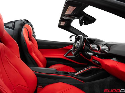 Used 2022 Ferrari 812 GTS image 38