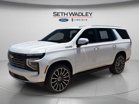 Used 2025 Chevrolet Tahoe High Country AWD/4WD image 3