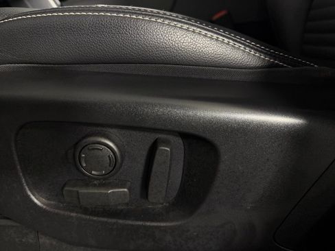 Used 2024 Land Rover Discovery S image 23