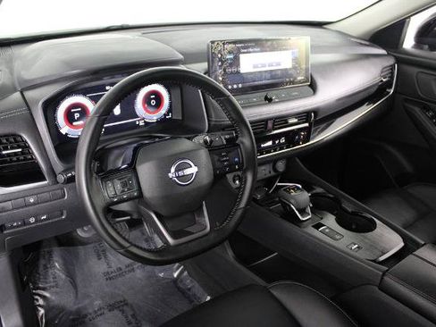 Certified 2026 Nissan Rogue SL FWD image 17