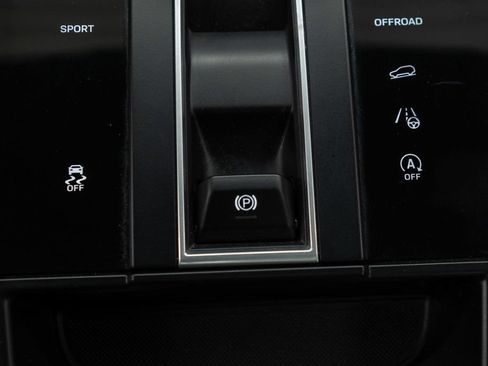 Used 2023 Porsche Macan AWD/4WD image 22
