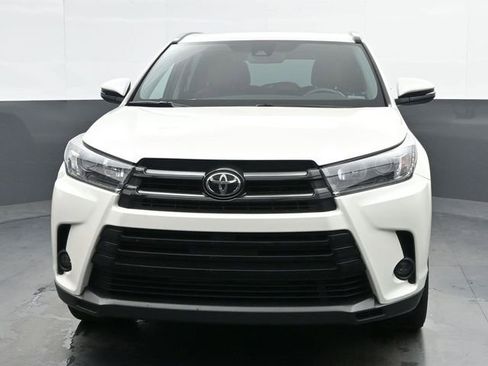 Used 2019 Toyota Highlander SE image 3