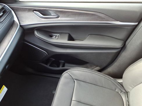 New 2026 Jeep Grand Cherokee Limited Reserve image 33