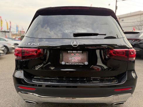 Used 2023 Mercedes-Benz GLB 250 4MATIC w/ Premium Package image 5