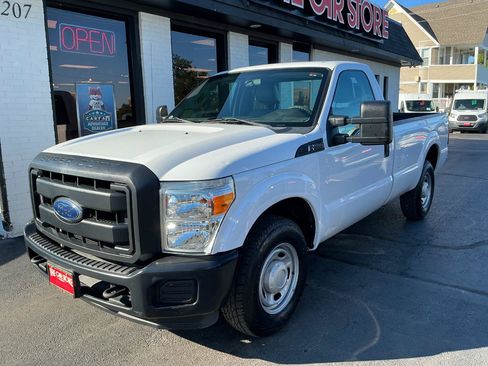 Used 2015 Ford F250 XL w/ Camper Package RWD image 2