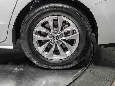 Certified 2024 Toyota Sienna XLE FWD image 11