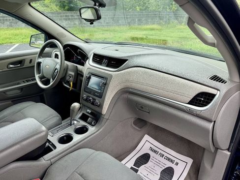 Used 2017 Chevrolet Traverse LS FWD image 12