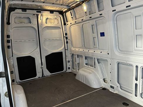 Used 2025 Mercedes-Benz Sprinter 2500 image 13