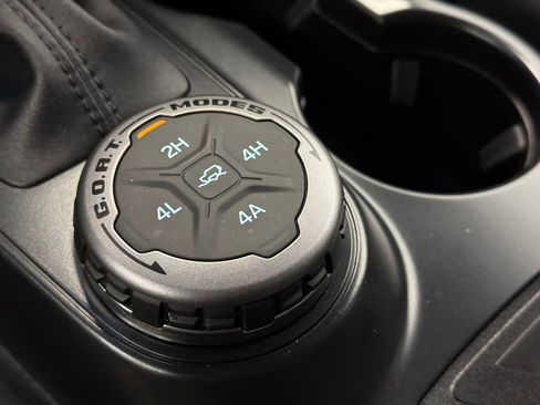 Used 2024 Ford Bronco Wildtrak image 30