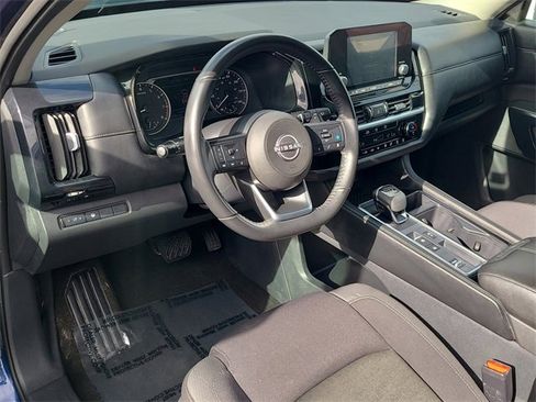 Used 2024 Nissan Pathfinder SV image 21