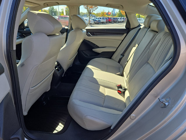 Used 2018 Honda Accord Touring image 10