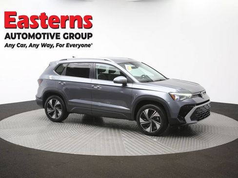 Used 2025 Volkswagen Taos SE AWD/4WD image 46