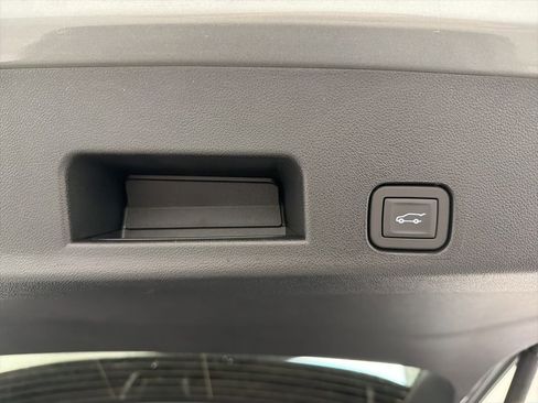 Used 2026 Chevrolet Traverse RS FWD image 38