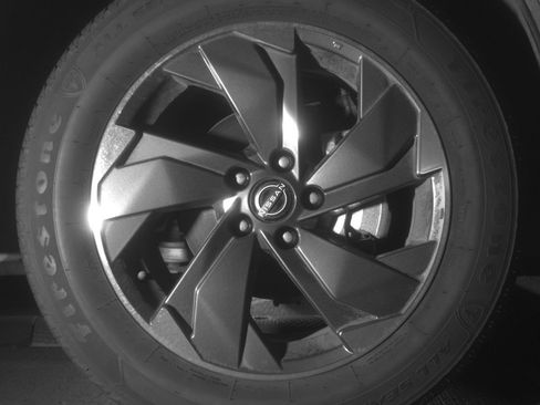 Used 2025 Nissan Rogue SV FWD image 12