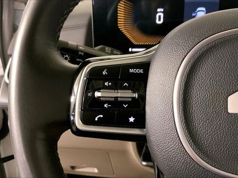 Certified 2026 Kia Carnival FWD image 17