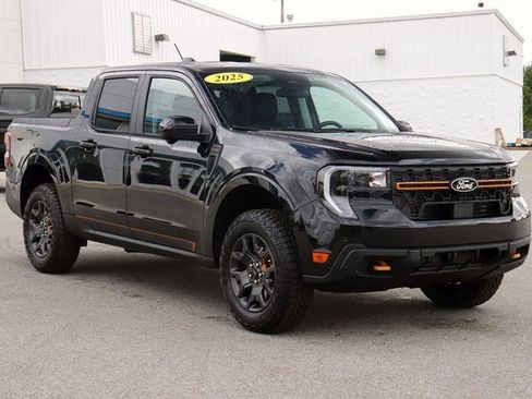 New 2025 Ford Maverick Tremor image 3