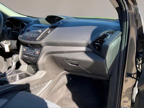 Used 2017 Ford Escape SE image 16