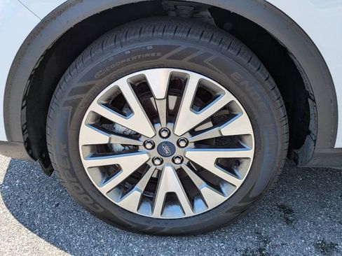 Certified 2022 Ford Escape Titanium AWD/4WD image 9