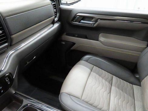 Used 2023 Chevrolet Silverado 1500 ZR2 w/ Technology Package image 30