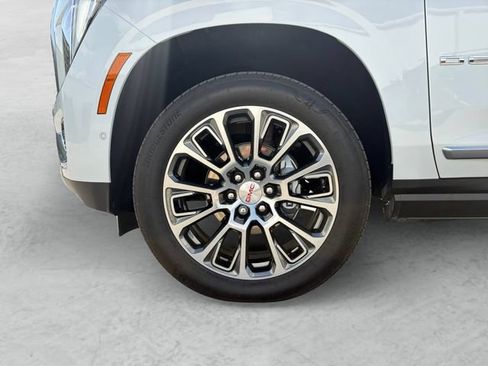 Used 2026 GMC Yukon Denali w/ Denali Reserve Package AWD/4WD image 23