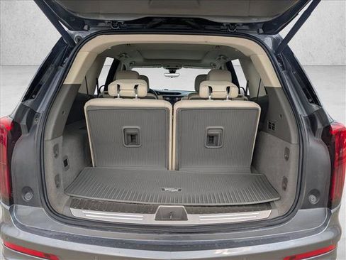 Used 2022 Cadillac XT6 Premium Luxury w/ Technology Package image 6