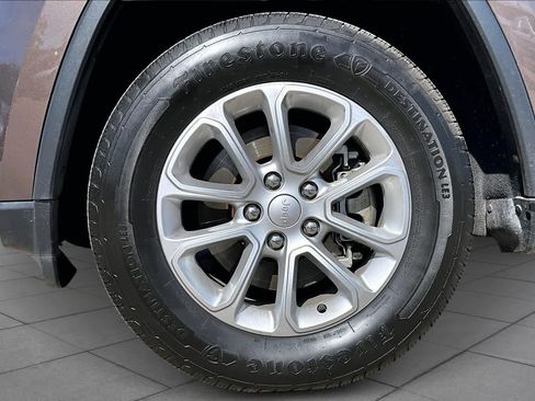 Used 2021 Jeep Grand Cherokee Laredo image 10