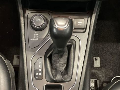 Used 2019 Jeep Cherokee Latitude Plus image 22