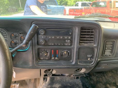 Used 2006 Chevrolet Silverado 2500 W/T AWD/4WD image 12