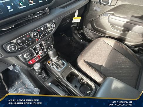 Used 2025 Jeep Gladiator Mojave w/ Safety Group AWD/4WD image 24