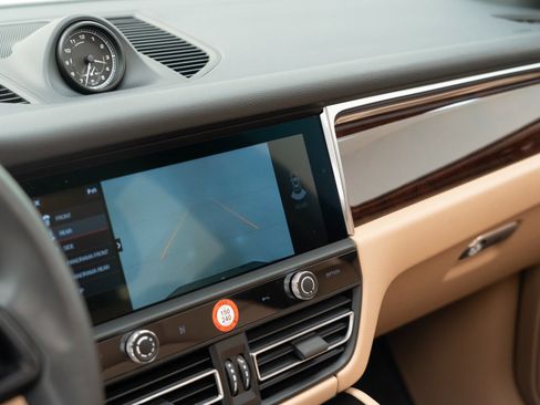 Certified 2023 Porsche Macan S AWD/4WD image 24