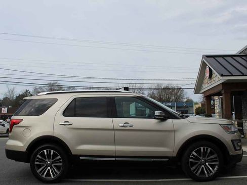 Used 2017 Ford Explorer Platinum image 4